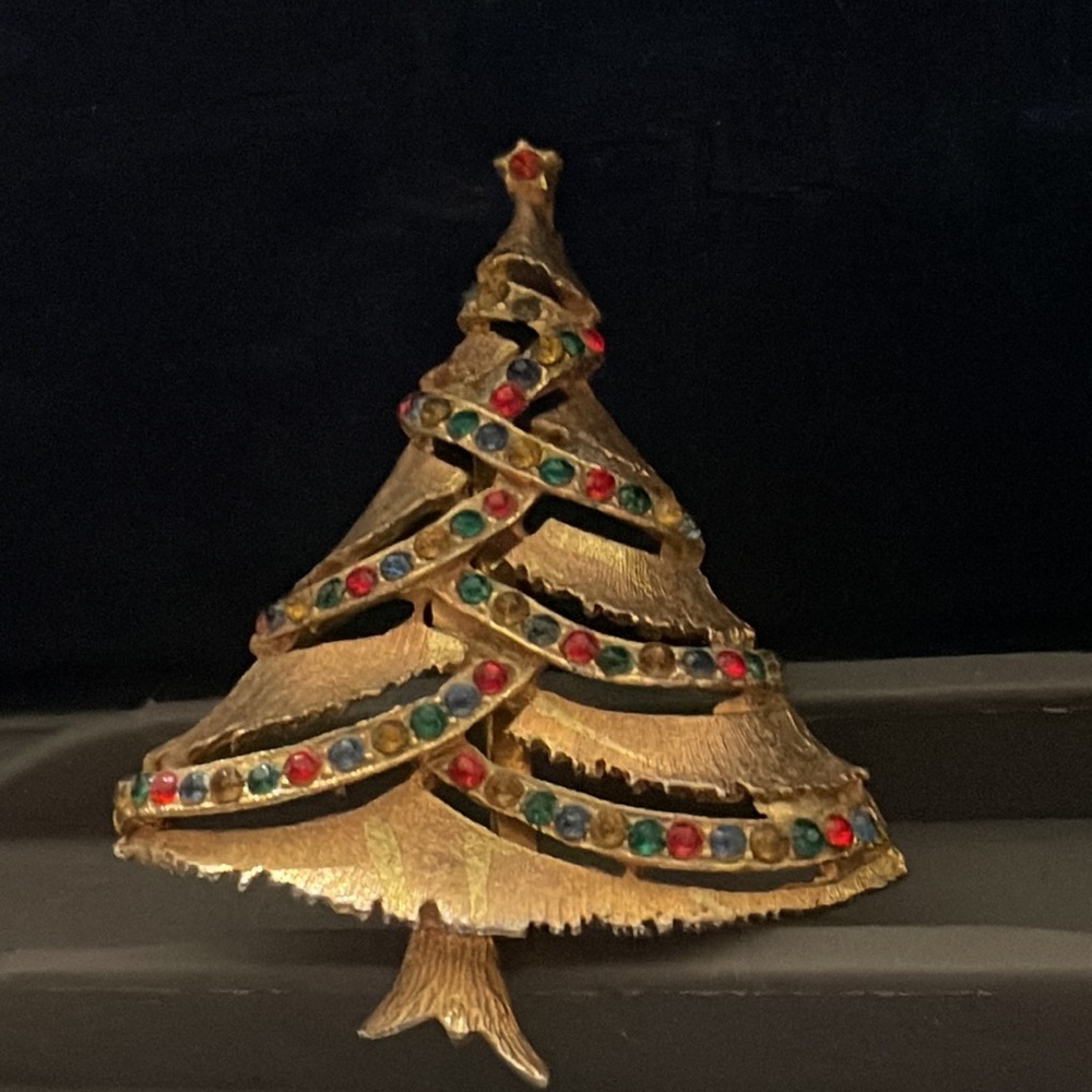 Gold Tone Vintage Christmas Tree Brooch with Multicolor Gems